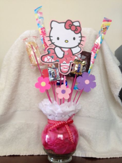 Centerpieces Sanrio Centerpiece, Kuromi Centerpieces, Hello Kitty Theme Party, Kitty Theme, Hello Kitty Themes, Kitty Party, Hello Kitty Party, Cat Party, Center Pieces