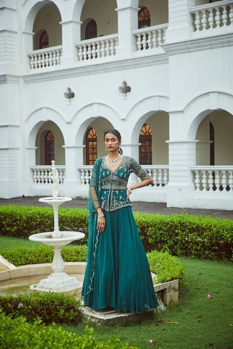 Peplum With Lehenga, Golden Blouse Design, Dresses Pictures, V Necks, Long Blouse Designs, Indian Bridesmaid Dresses, Desi Wedding Dresses, Gown Party Wear, Lehenga Designs Simple