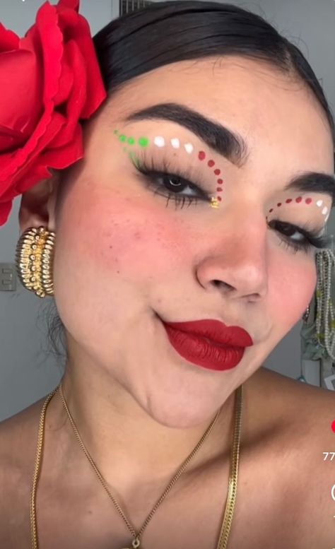 Mexican Flag Eyeshadow Looks, Mexico Makeup Eye, Mexican Make Up Looks, Mexico Inspired Makeup, Mexican Inspired Makeup, Mexican Eye Makeup, Hispanic Heritage Month Makeup, Mexico Independence Day Makeup, Mexican Flag Makeup Look