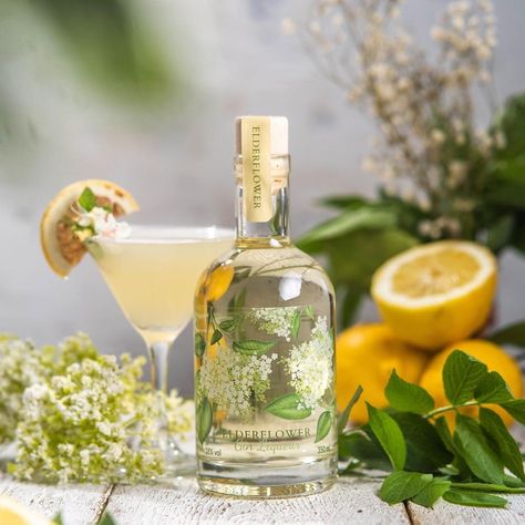 It's always handy to have a huge elderflower tree right outside the studio when you need it, and even better when it comes into bloom JUST in time for a shoot with @friarydrinks's beautiful elderflower liquor 🌸🍸