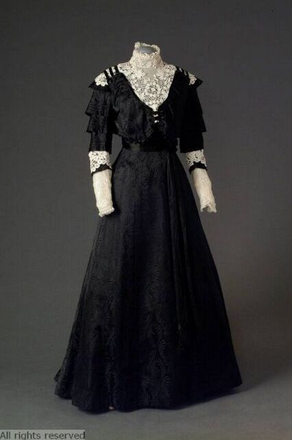 Antwerp Fashion, Fashion Museum, 1900s Fashion, Edwardian Dress, 20th Century Fashion, 19th Century Fashion, Old Dresses, Crocheted Lace, Victorian Clothing