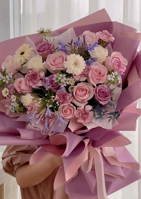 EVITA.J Rose Bouquets Evita.J D Signature, Market Photo, Luxury Flower Bouquets, Money Flowers, Boquette Flowers, Bouquet Wrap, Nothing But Flowers, Rose Arrangements, Blush Flowers