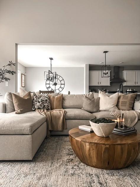 Gray Sectional Living Room, Fall Living Room Decor, Fall Living Room, Room Idea, Decor Home Living Room, Living Room Sectional, Living Room Inspo, Apartment Living Room, Open Concept