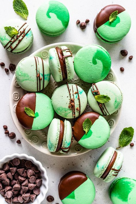 Macaroon Filling, Pies And Tacos, Macaron Recipes, Macaron Template, Chocolate Macarons, Macaron Filling, Macaron Flavors, Macaron Cookies, Macaroon Recipes