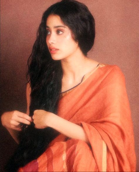 Janhvi Kapoor, Saree Poses, Vintage Photoshoot, Indian Look, Desi Fashion Casual, Indian Photoshoot, Self Portrait Poses, Traditional Indian Outfits, Saree Photoshoot