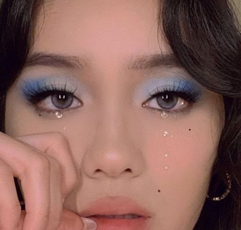 Jessica Vu, Maquillage On Fleek, Rhinestone Makeup, Ethereal Makeup, Dope Makeup, Makeup Eye Looks, Creative Makeup Looks, Eye Makeup Art, Kiss Makeup