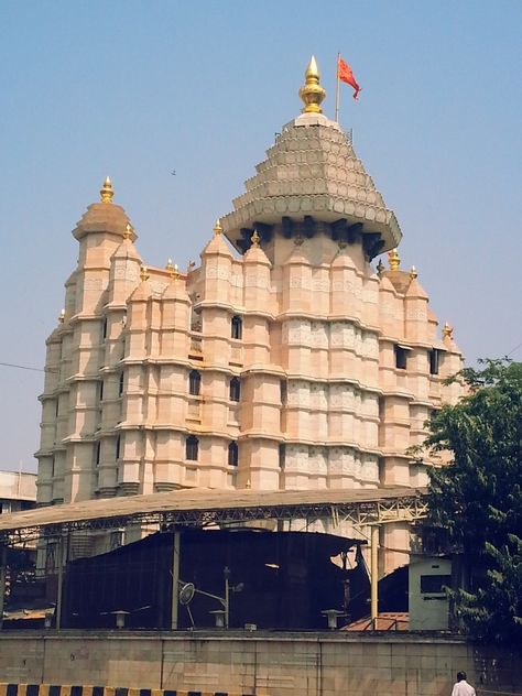 The #Siddhivinayak Temple in Mumbai - It is believed that all your wishes come true if you pray here. Siddhivinayak Temple Mumbai, Siddhivinayak Temple, Mount Mary, Semester At Sea, Places Of Worship, Indian Temple Architecture, Temple Mount, Amazing India, The Destroyer