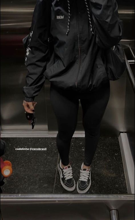 Vans Gym Outfit, Vans Gym, Trendy Vans, Gym Outfit Ideas, Look Night, Outfit Ideas 2024, Vans Outfit, Mode Zara, Power Of Makeup