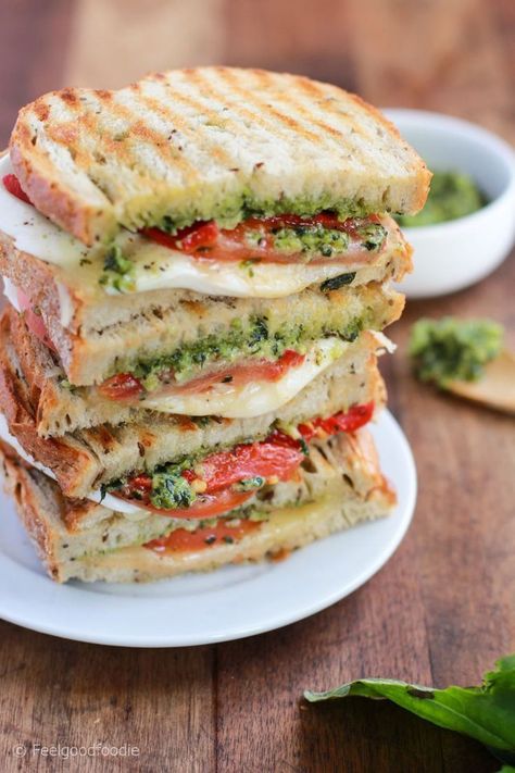 Mozerella And Tomato Sandwich, Mozerella Tomato Pesto Sandwich, Heart Healthy Lunches On The Go, Mom Time Out Recipes, Healthy Food Recipes Easy Breakfast, Vegetarian Recipes Lunch Sandwiches, Food Recipes For One Person, Healthy Lunch Ideas Vegetarian Easy, Recipes With Pesto Healthy