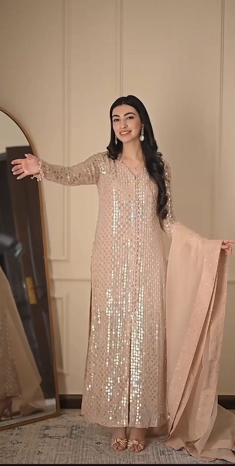 Baraat Outfit, Elegent Dress, Salwar Design, Dress Kurti, Shirt Design For Girls, Pakistani Party Wear Dresses, Simple Dress Casual, Silver Shirt, Cultural Clothing