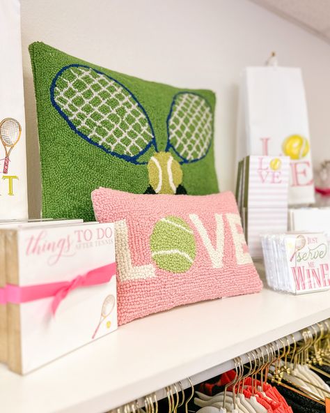 Tennis Gifts For Women, Tennis Gift Basket, Tennis Room Decor, Tennis Gifts Diy, Tennis Merch, Tennis Senior Night, Tennis Bachelorette, Tennis Room, Tennis Gift Ideas