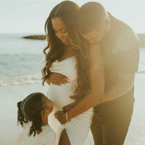 Gender Photoshoot, Cheyenne Floyd, Family Pregnancy Photoshoot, Couple Maternity Photoshoot, Pregnancy Photoshoot Beach, Maternity Shoot Beach, Beach Pregnancy Announcement, Beach Photoshoot Family, Beach Maternity Pictures