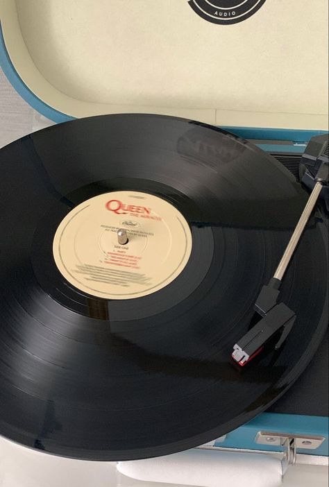 Queen Vinyl Aesthetic, Vynil Aesthetic Photo, Queen The Miracle, Record Player Aesthetic, Records Aesthetic, Queen Vinyl, 60 Aesthetic, Vinyl Aesthetic, Music Things