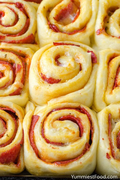 Pizza Rolls Recipe, Pizza Dishes, Yummiest Food, Pepperoni Pizza Rolls, Pizza Roll Recipe, Pizza Pastry, Pepperoni Rolls, Pizza Roll, Pizza Sauce Homemade