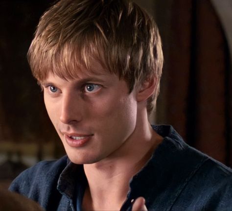 Arthur Pendragon handsome Prince Arthur Merlin, Arthur Pendragon Fanart, Merlin Astetic, Arthur Pendragon Merlin, Bradley James Arthur, Merlin Cosplay, Merlin Aesthetic, Merlin Memes, Prince Arthur