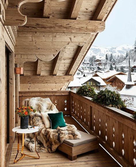 Mountain Interior Design, Small Chalet, Chalet Interior Design, Modern Wooden House, Mountain Interiors, Ski Lodge Decor, Chalet Chic, Mountain Hotel, Wooden House Design