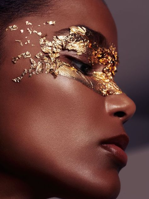 Reflective Makeup, Oro Aesthetic, Black And Gold Makeup, Gold Photoshoot, Vogue Hong Kong, Golden Makeup, Black And Gold Aesthetic, Gold Makeup Looks, Hairstyle Curly