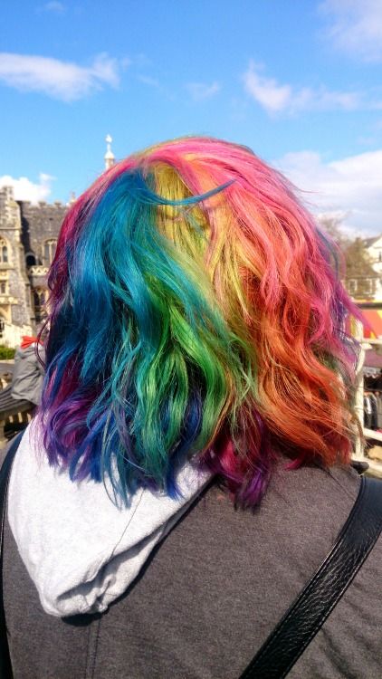 Short Rainbow Hair, Rainbow Hair Color, Creative Hair Color, Dyed Hair Inspiration, Pretty Hair Color, Haircut And Color, Hair Dye Colors, Dye My Hair, Rainbow Hair