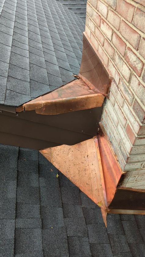 Copper flashing adds a classy touch to this roofing system 🔥 Black House Copper Roof, Blue House Copper Roof, Farmhouse Copper Roof, Copper Roof Accent, Aged Copper Roof, Copper Roof House, Copper Gutters, Copper Roof, House Roof