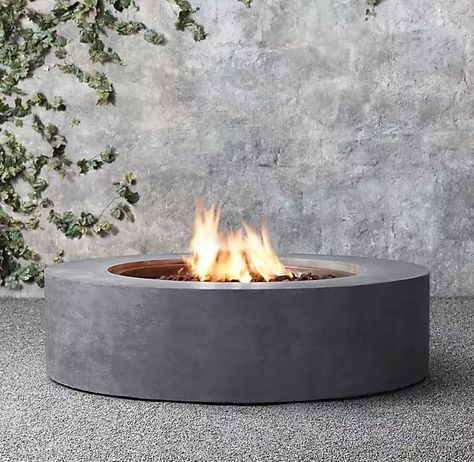 Round Dining Table Fireplace, Round Patio Furniture Ideas, Round Fire Table, Barbacoa Jardin, Diy Fire Pit Ideas, Fire Pit Gallery, Do It Yourself Decoration, Fire Pit Materials, Small Fire Pit