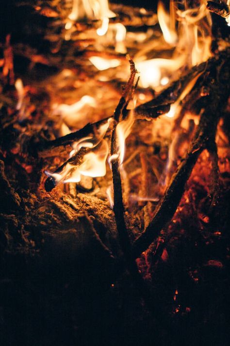 Cosplay Aesthetic, Autumn Court, Celine Sciamma, Fire Aesthetic, Spring Camping, Camping Photography, Fire Photography, Fire Element, Bonfire Night