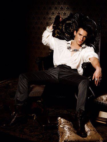 JRM as Henry VIII in "The Tudors" Man Spread Pose, Throne Poses, Kings Clothes, Funky Poses, Halloween Maquillaje, The Tudors Tv Show, Jonathan Rhys Meyers, King Henry Viii, Shia Labeouf