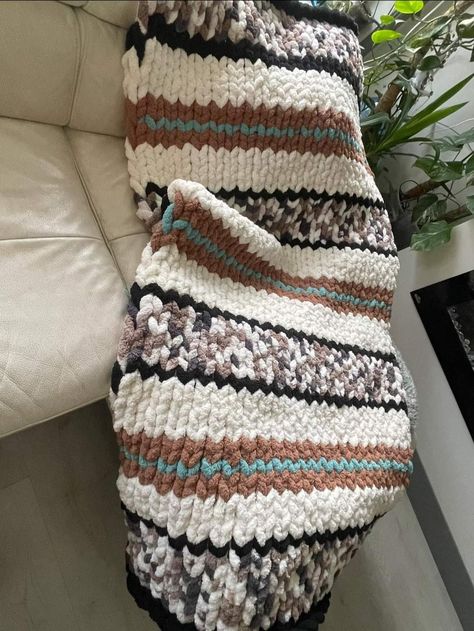 Western Chunky Knit Blanket, Chunky Crochet Blanket Pattern Free Easy, Chunky Blanket Patterns, Crochet Chunky Blanket Patterns, Chunky Yarn Crochet Pattern Blankets, Thick Crochet Blanket, Chunky Blanket Color Ideas, Chunky Knit Blanket Pattern Free, Chunky Crochet Throw Blanket