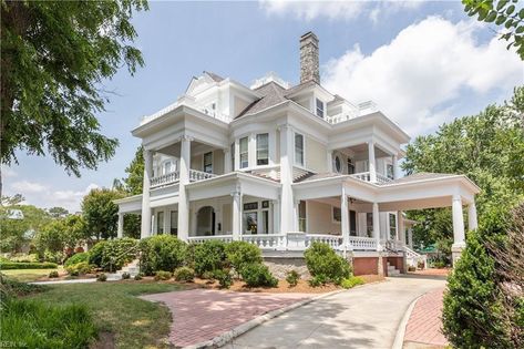 Perrysburg Ohio, Widows Walk, Porte Cochere, Entrance Foyer, Celebrity Homes, Mansions For Sale, Southern Homes, Cottage Homes, Historic Homes