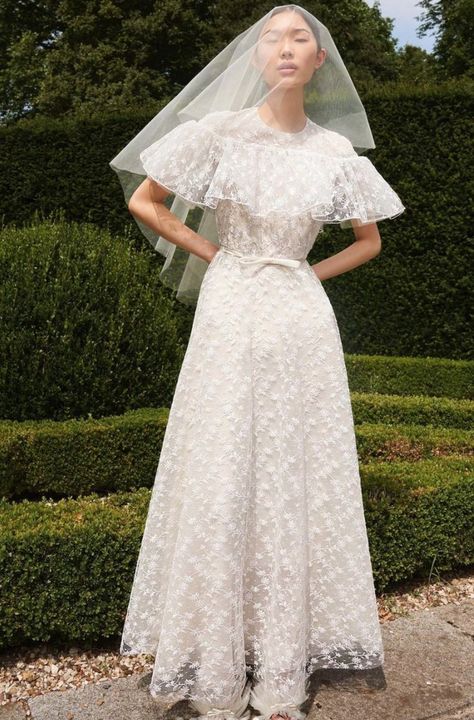 Giambattista Valli Haute Couture, Wedding Hats, Headpiece Wedding, Yes To The Dress, Giambattista Valli, Wedding Veils, Forget Me Not, Bridal Couture, Capsule Collection