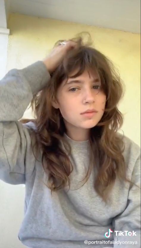 Clairo Bangs Hair, Clairo Haircuts, Clairo Hair Straight, Messy Shag With Bangs, Clairo Hairstyle, Claire Haircut, Brown Hair Shag, Hair Layers And Bangs, Clairo Haircut