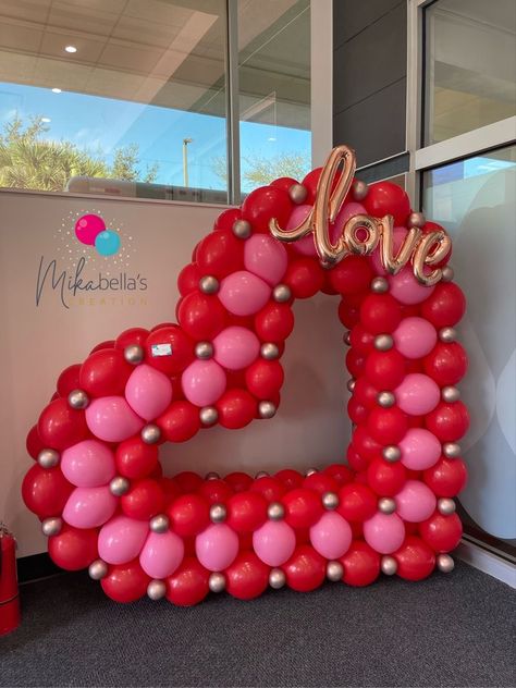 Heart Balloon Decor, Valentine's Balloon Decorations, Valentines Grab And Go Balloon Garland, Love Heart Balloons, Valentines Day Decorations Balloons, Valentine Day Balloon Ideas, Valentines Day Balloon Decorations, Valentine Balloons Ideas, Balloon Valentine Ideas