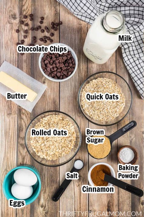 Chocolate Chip Baked Oatmeal - Thrifty Frugal Mom Baked Chocolate Chip Oatmeal, Chocolate Chip Baked Oatmeal, Oats With Milk, Quick Oatmeal, Oatmeal With Fruit, Aldi Meal Plan, Yummy Healthy Breakfast, Breakfast Smoothie Recipes, Baked Oats