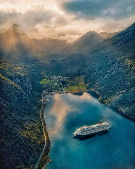 Geiranger Norway, Norway Cruise, Kruger National Park, Amazing Pics, Travel Locations, Beautiful Photos Of Nature, Wonderful Places, Breathtaking Views, Cool Places To Visit