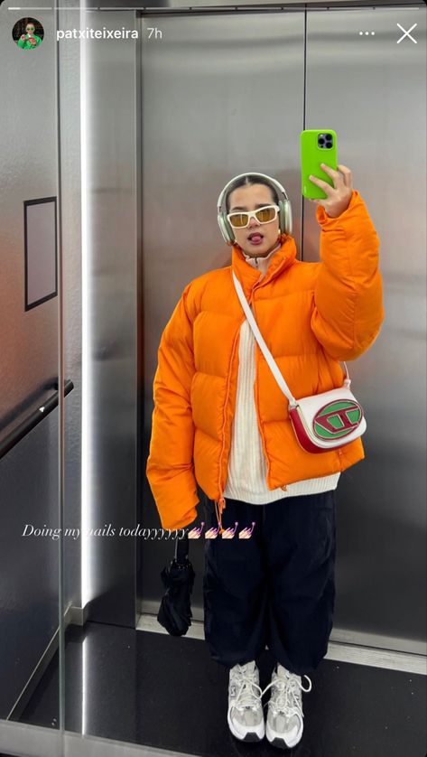 Colorful Puffer Jacket Outfit, Bright Jacket Outfit, Orange Jacket Outfit Winter, Orange Puffer Jacket Outfit, Orange Jacket Outfit, Puffer Jacket Aesthetic, Colorful Winter Outfits, Orange Puffer Jacket, Winter Jacket Outfits