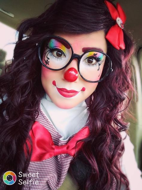 Girl Clown Makeup, Easy Clown Makeup, Clown Face Paint, Cute Clown Makeup, Auguste Clown, Halloween Make-up Looks, Scary Clown Makeup, Vintage Halloween Photos, Female Clown