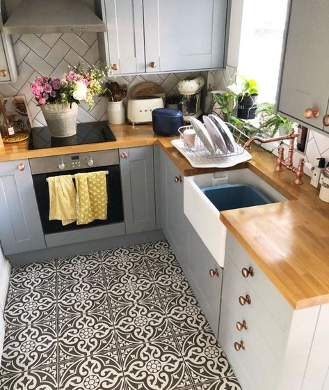 20+ Small kitchen ideas - Ideas to open your compact room 2019 - My Blog Small Kitchen Remodel Cost, Small Kitchen Decoration, Tiny Kitchen Design, Kitchen Remodel Cost, Kabinet Dapur, Interior Design Per La Casa, Diy Kitchen Remodel, Kitchen Remodel Design, Small Kitchen Decor