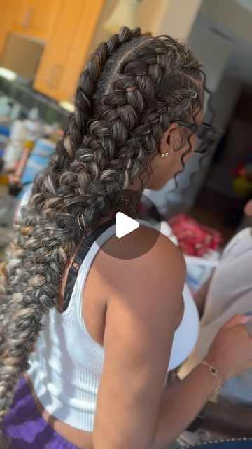 4 Butterfly Braids, Butterfly Braids For Black Women, Braid Techniques, Fall Grey Nails, Braids Colors, Butterfly Braids, Gel Nails Colors, Butterfly Stitch, Butterfly Braid