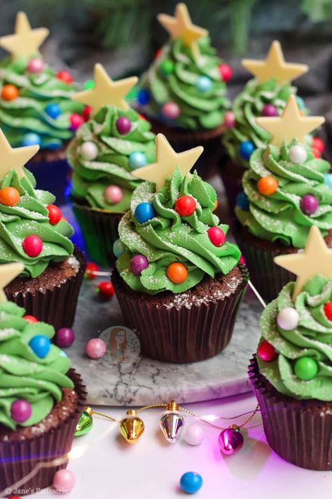 Christmas Tree Cupcakes! Chocolate Fudge Cupcakes, Tree Cupcakes, Cupcakes Red Velvet, Cupcake Tree, Christmas Cupcakes Decoration, Janes Patisserie, Christmas Tree Cupcakes, Gluten Free Christmas, Vanilla Buttercream Frosting