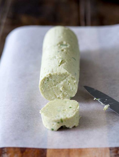 Blue Cheese Butter | Sprinkles and Sprouts Parmesan Crackers, Blue Cheese Butter, Flavored Butter Recipes, Butter Recipes Homemade, Cracker Recipe, Spiced Butter, Cheese Bar, Cheese Butter, Flavored Butter