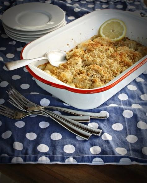 How to Make Baked Scallops with Ritz Crackers Topping - New England Today Baked Seafood, New England Recipes, Seafood Casserole Recipes, England Recipes, Cracker Toppings, Baked Scallops, Seafood Bake, Ritz Cracker, Seafood Entrees