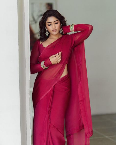 Eesha Rebba, Maroon Saree, Saree Photos, Floral Saree, Instagram Queen, Black Saree, Insta Models, Indian Actress Hot Pics, Style And Grace