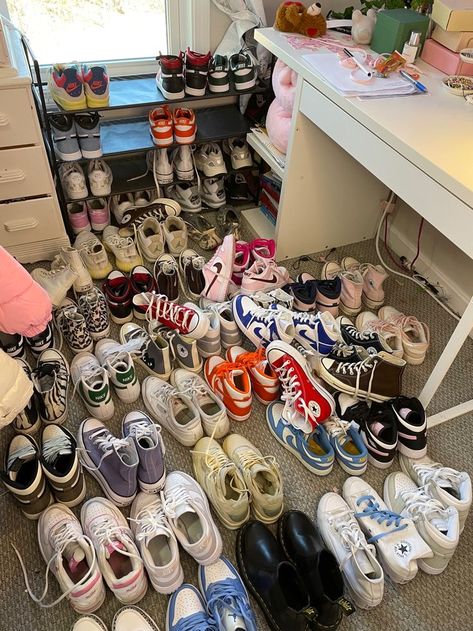 Shoes Aesthetic Closet, Aesthetic Shoes Collection, Clothes And Shoes Aesthetic, Sneakers Collection Aesthetic, Aesthetic Shoe Collection, Shoe Game Aesthetic, Sneaker Collection Aesthetic, Shoes Collection Aesthetic, Shoes Aesthetic Pictures