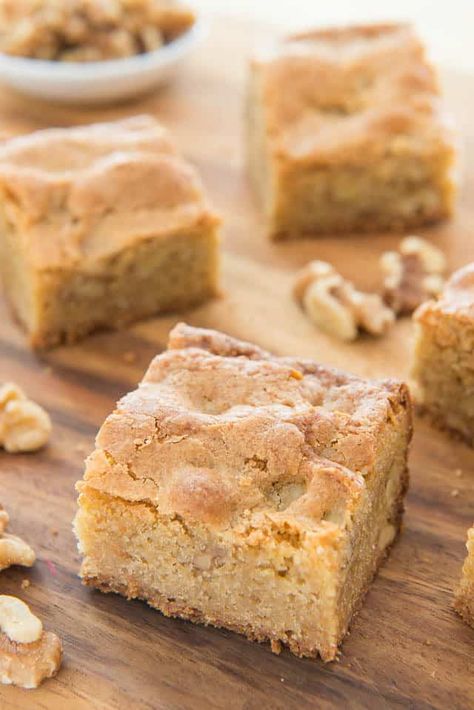 Browned Butter Blondies, Brown Butter Blondies, Blondie Recipe, Browned Butter, Spatulas, Easy Delicious, Brown Butter, Brownies, Butter