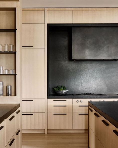 love love love the high contrast in this oak paneled kitchen by @axmetcqne and @sbphomes 😍😍 Photo by @readmckendree • • • • • #InteriorDesign #InteriorInspiration #KitchenGoals #KitchenDesign #HeartoftheHome #Minimalism #MinimalistKitchen #MinimalistDesign #InteriorInspo #HomeDecor #HomeInspo Oak Paneling, Minimal Kitchen Design, White Oak Kitchen, Contemporary Kitchens, Elegant Minimalism, Minimal Kitchen, Oak Kitchen Cabinets, Kitchen Concepts, Contemporary Kitchen Design