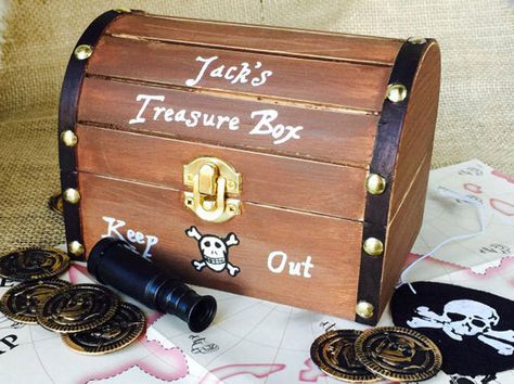 Personalized Pirate Treasure Chest Toy Box , Wooden Treasure Box , Custom Piggy Bank by SamIamArt on Etsy https://www.etsy.com/listing/211415210/personalized-pirate-treasure-chest-toy Toy Box Wooden, Juice Crafts, Treasure Chest Craft, Room Mom Ideas, Custom Piggy Bank, Kids Diy Projects, Wooden Toy Boxes, Pirate Treasure Chest, Recycling Projects