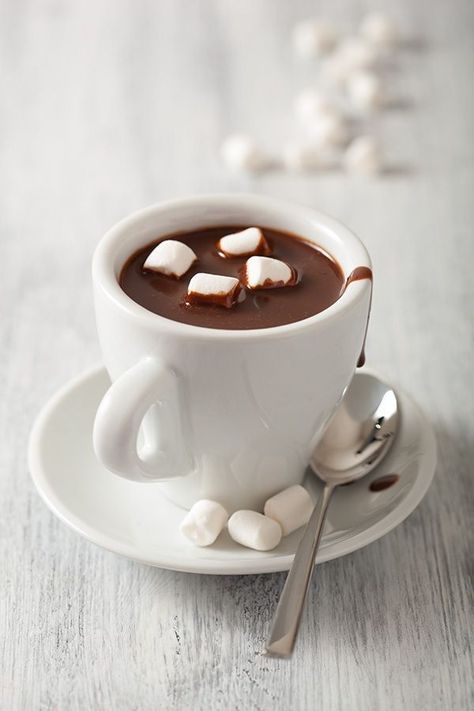 Hot Chocolate With Marshmallows, Chocolate With Marshmallows, Cup Of Hot Chocolate, Hot Chocolate Marshmallows, Chocolate Marshmallows, Hot Chocolate Bars, Hot Chocolate Recipes, Mini Marshmallows, Chocolate Drinks