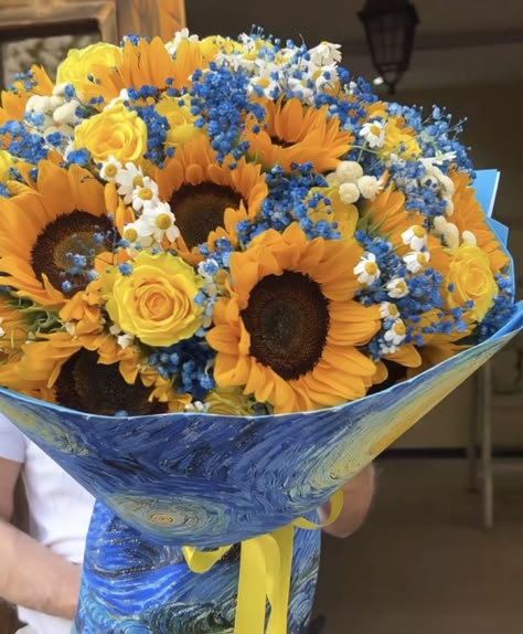 Sunflower With Blue Flowers, Yellow And Blue Bouquet, Blue And Yellow Bouquet, Monet Lily Pads, Yellow Flowers Bouquet, Cute Boxes, Buy Myself Flowers, Sunflower Themed Wedding, Yellow Bouquets