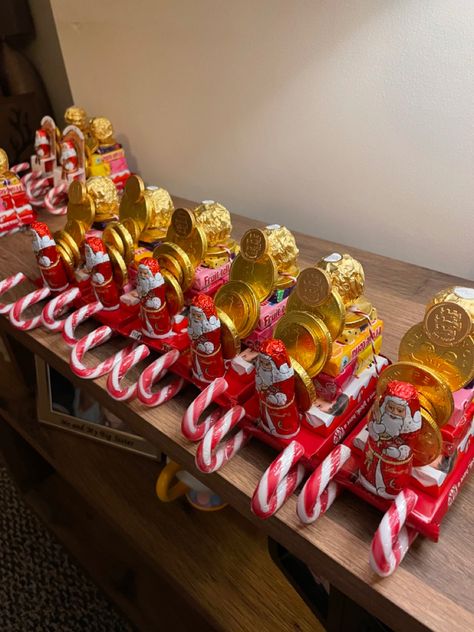 Chocolate and sweetie stacked sleigh Chocolate Santa Sleigh, Candy Sleds Diy Christmas, Christmas Sleigh Candy, Santa Candy Sleigh, Christmas Small Gift Ideas, Chocolate Sleigh, Santa Sleigh Candy, Christmas Gifts Homemade, Santa Chocolate