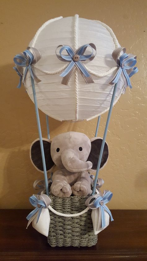 Theme Bapteme, Elephant Centerpieces, Elephant Baby Shower Decorations, Elephant Baby Shower Boy, Idee Babyshower, Baby Shower Baskets, Elephant Baby Shower Theme, Elephant Shower, Cadeau Baby Shower