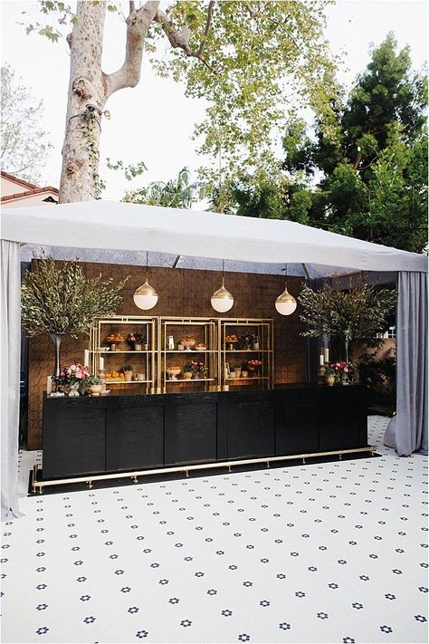 Bar Design For Wedding, Bar Set Up For Wedding, Wedding Venue Bar, Backyard Wedding Bar, Wedding Bar Ideas, Wedding Bars, Wedding Drink Bar, Hotel Bel Air, Event Bar